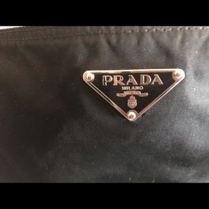 Handbag this comes with a wallet and crossbody